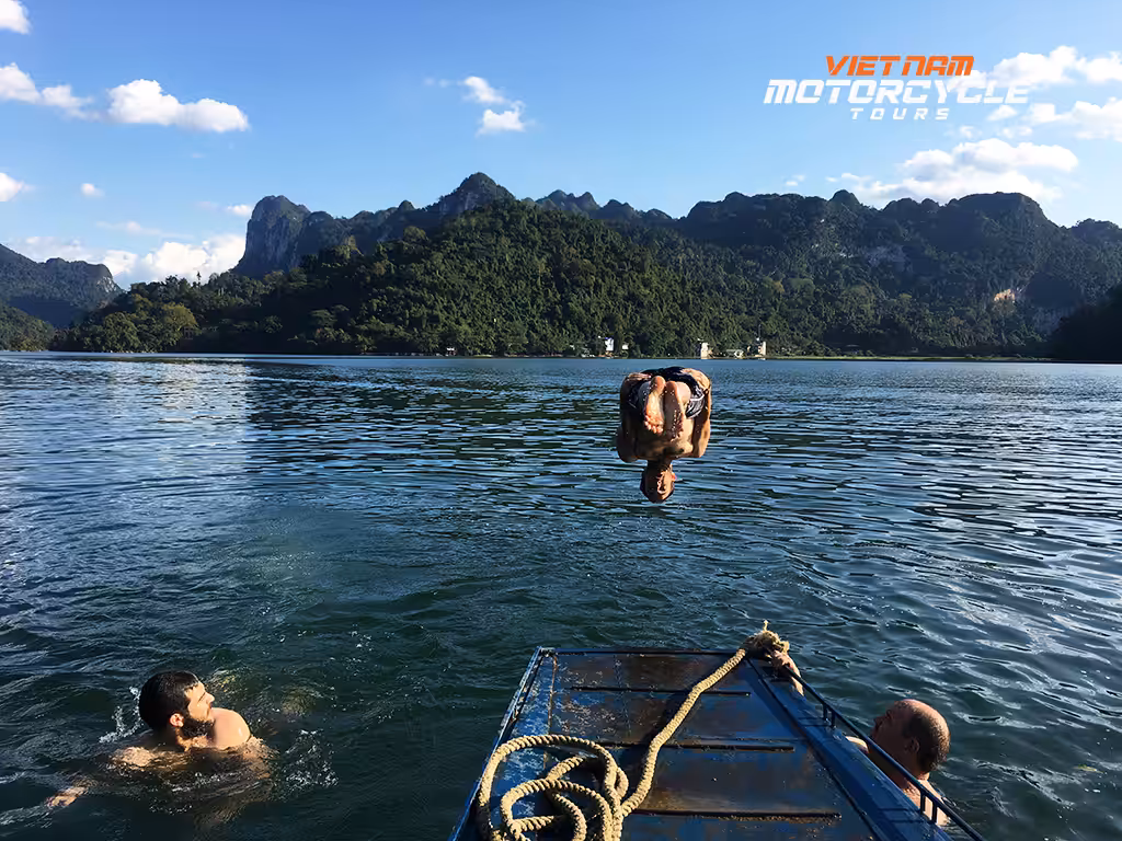 The landscape of Ba Be Lake is charming, beautiful and heartwarming - Experience Ba Be lake by motorcycle