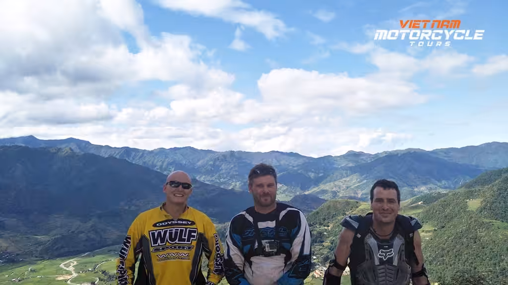 DAY 5: THAN UYEN RIDING TOURS TO MU CANG CHAI AND THEN PHU YEN  – 220 KM