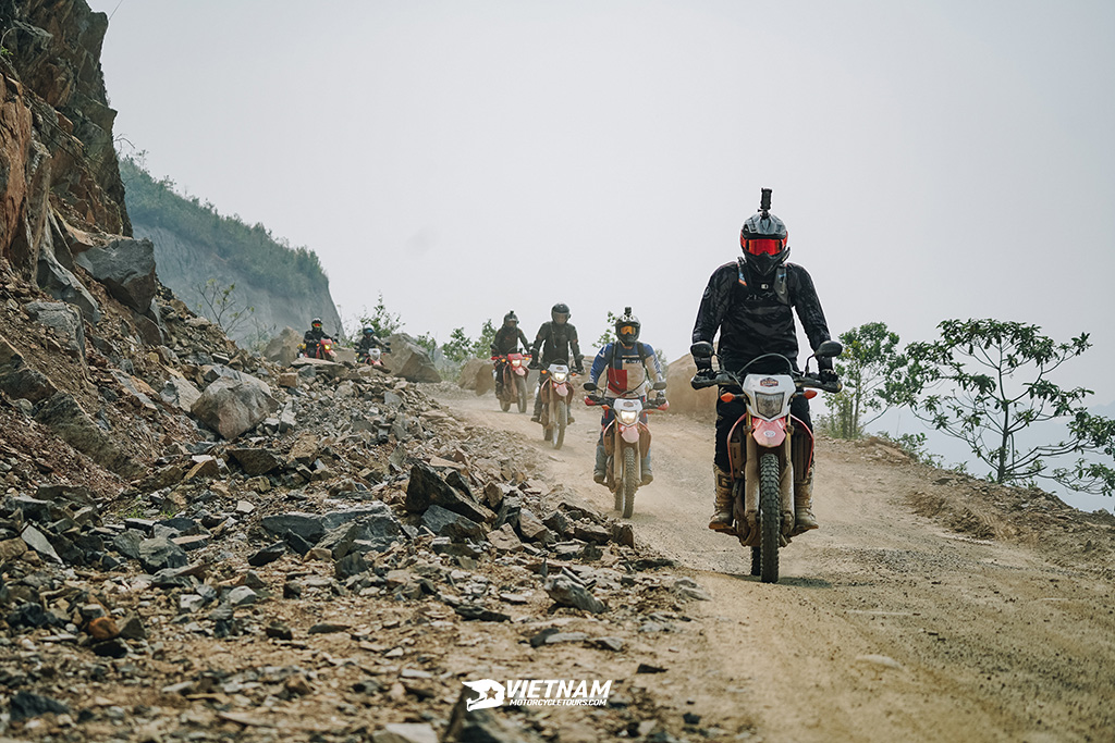 DAY 2: MAI CHAU - PHU YEN (SON LA) โ OFF-ROAD MOTORCYCLE TOURS TO TRIBAL VILLAGES
