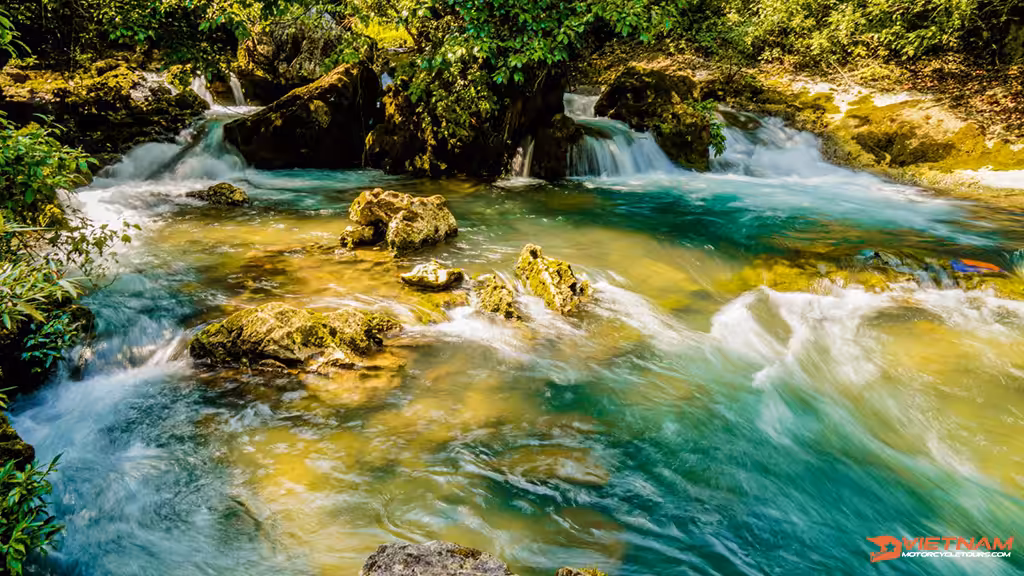 Discover the beauty of Lenin stream - Cao Bang motorcycle tours