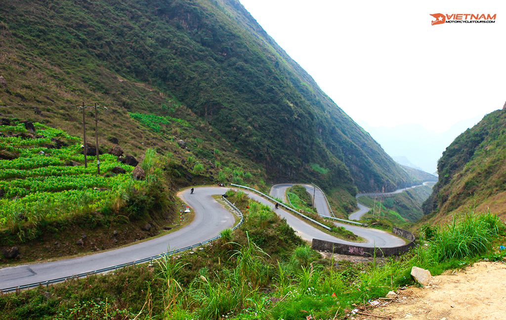 Tham Ma Slope - Ha Giang motorcycle tours