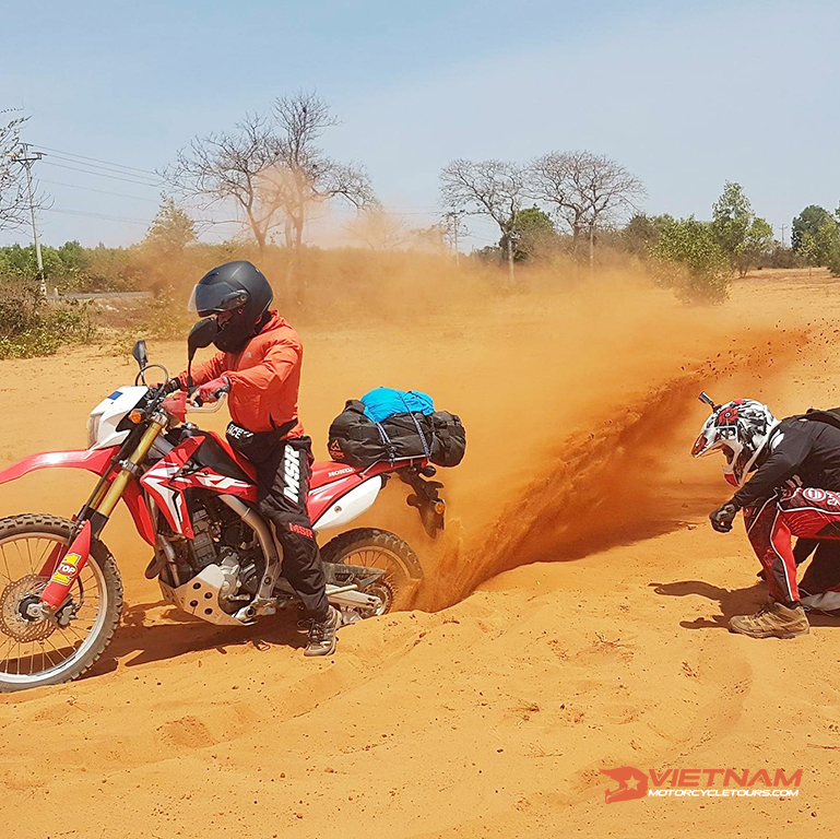 Awesome Vietnamese motorcycle tours 