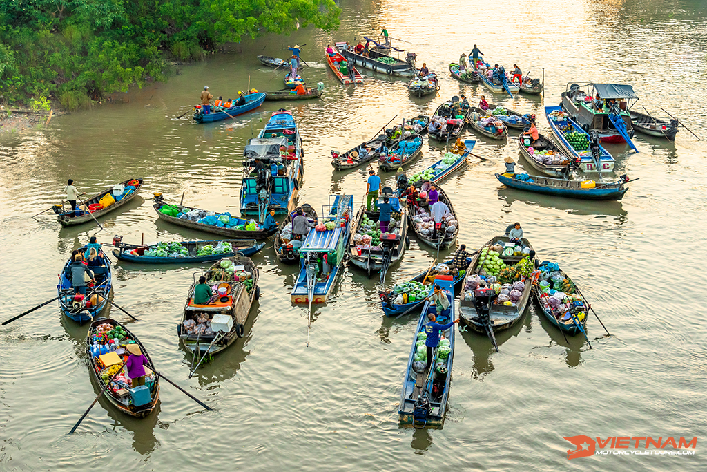 Floating on Can Tho wharf - Motorcycle in Vietnam