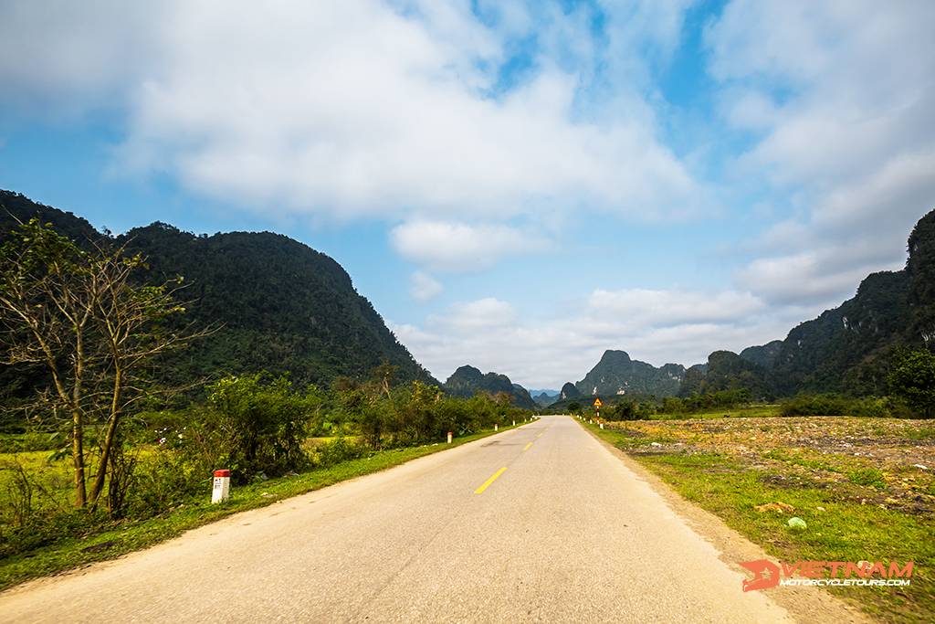 Ho Chi Minh trail - Vietnam by motorcycle