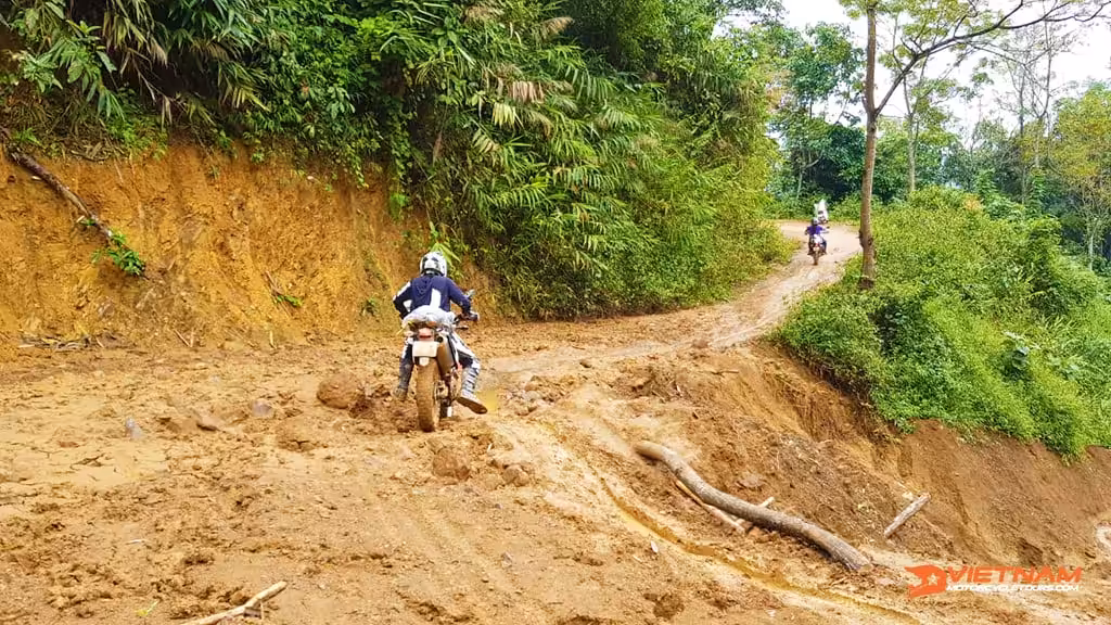 SELF-GUIDED VIETNAM MOTORBIKE TOURS