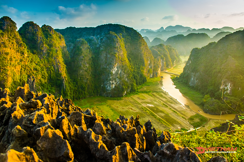 Ninh Binh Motorcycle Tours - Great short ride from Hanoi