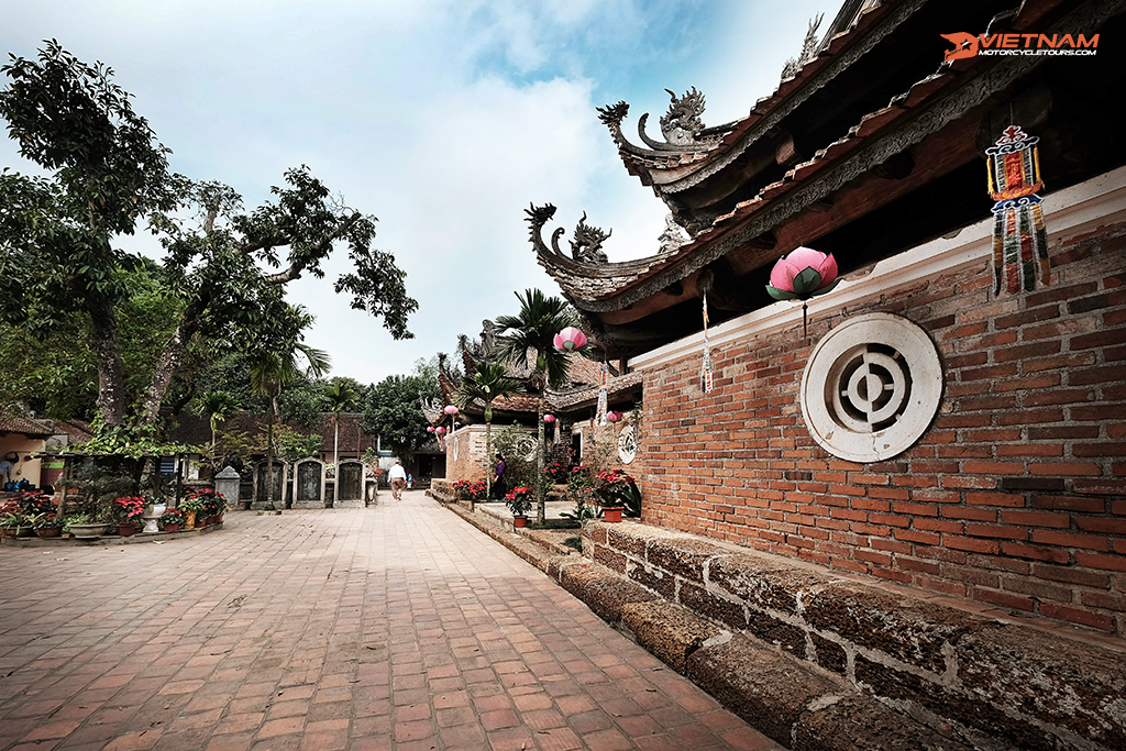 Hanoi Motorcycle Ride To Duong Lam Village