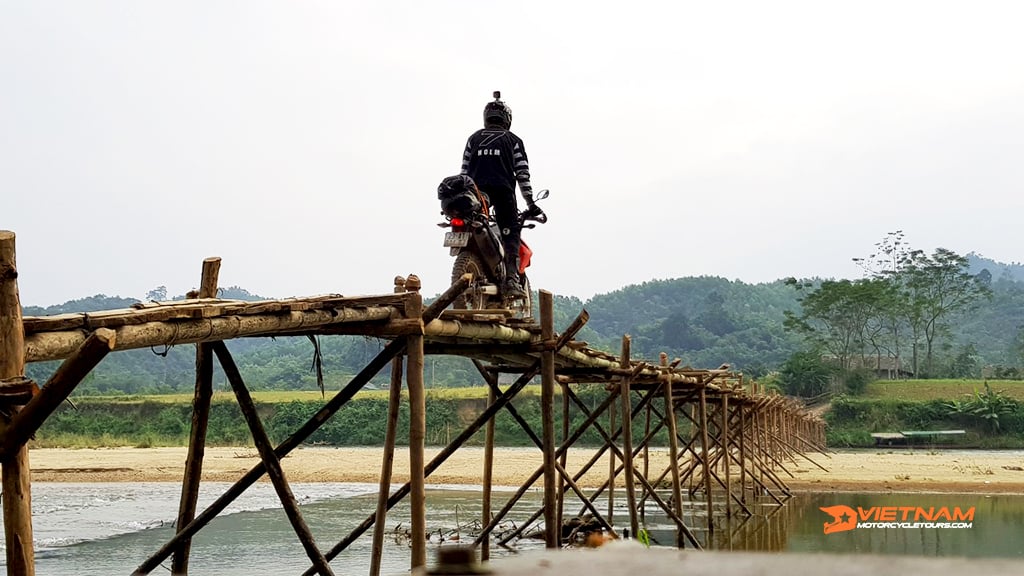 The lyrical beauty of Thac Ba lake - Experience Thac Ba Lake By motorbike