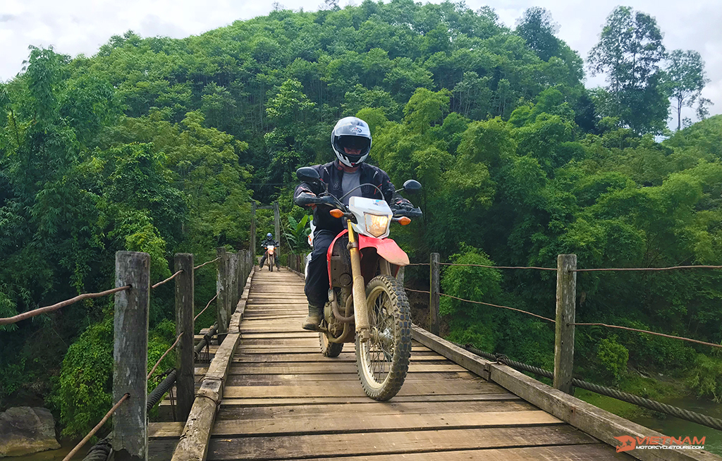 Day 1: Hanoi – Muong Waterfall (160km)