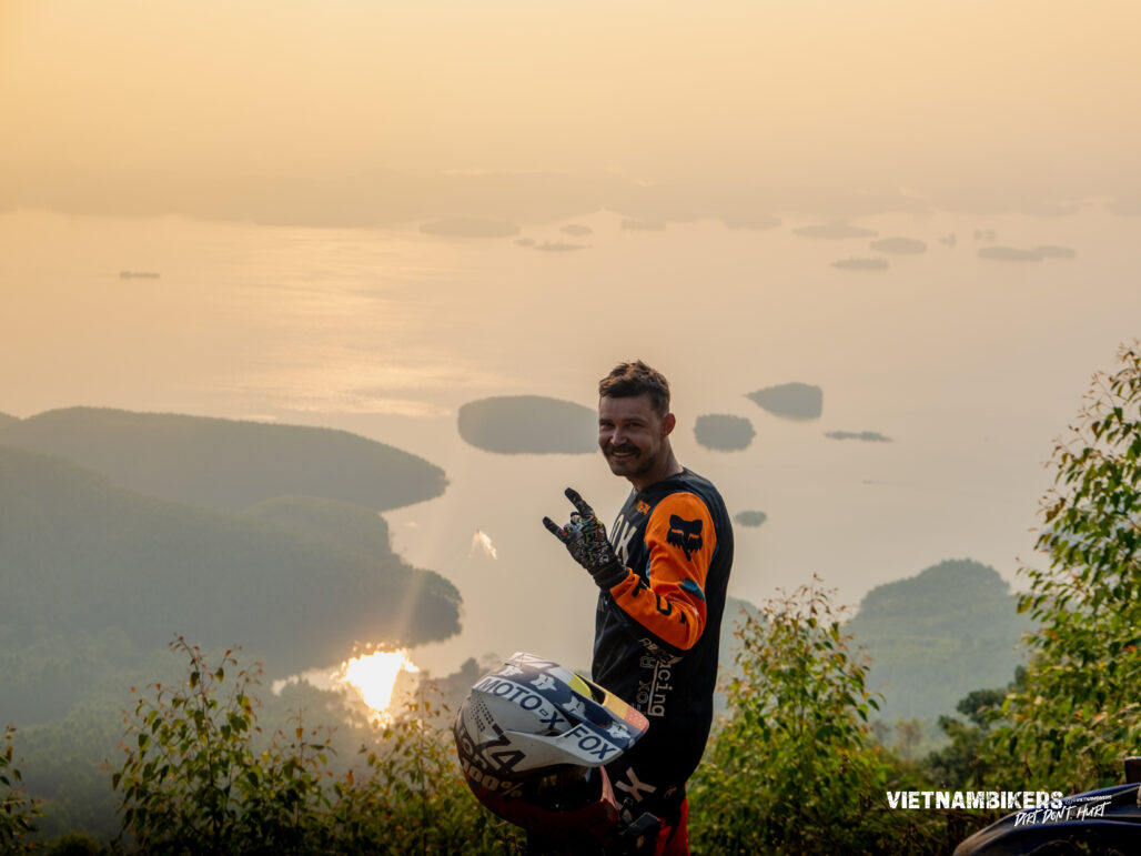 Day 1: Ha Noi - Thac Ba lake, Vu Linh