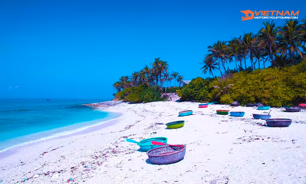 20+ Best Motorcycle Routes To Ride In Vietnam You Should Add To Your Bucket List 15 - Motorbike Tour VietnamBikers