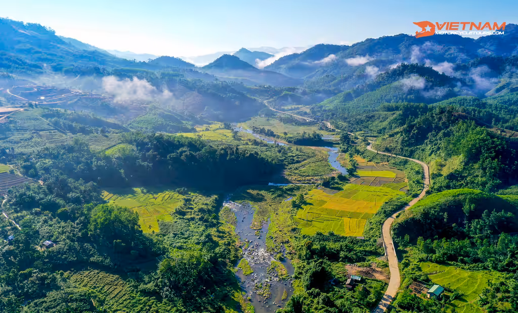 Truong Son Dong Road