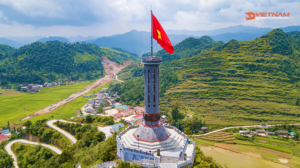 Lung Cu Flag Pole