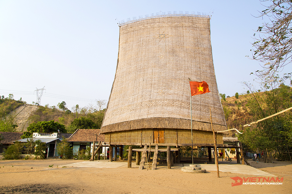 PLEI KU - KON TUM Motorbike Tour