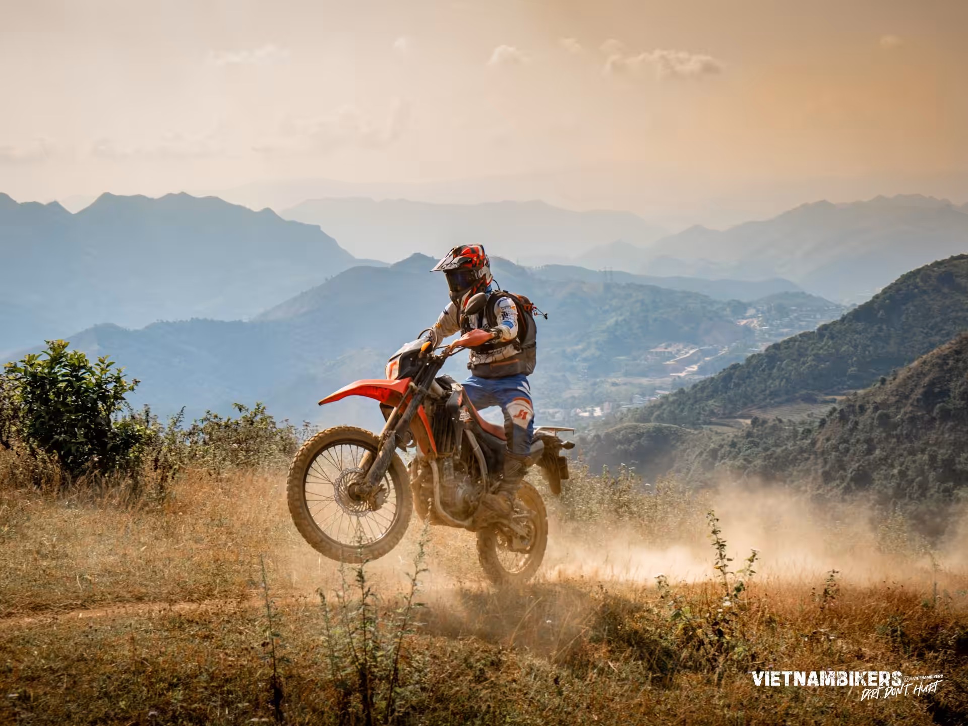 the mountains of ta xua 8211 6 days for cloud hunting - Motorcycle Tour VietnamBikers