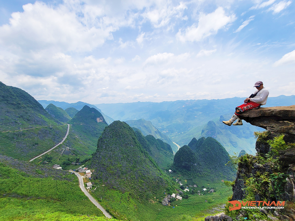Ha Giang to Dong Van Motorcycle Tour: 160 km
