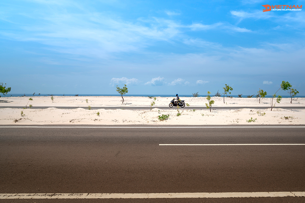 Interesting Memory in Binh Thuan Back Road by Motorbike