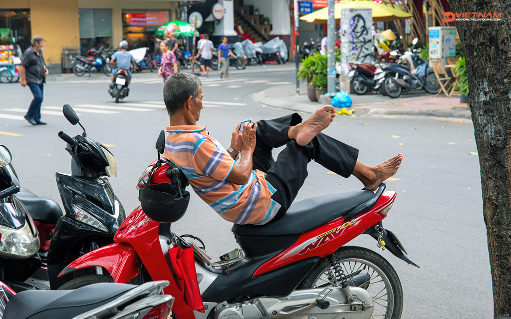 Driving In Vietnam: Do And Don't Motorcycling Guide driving in vietnam 4