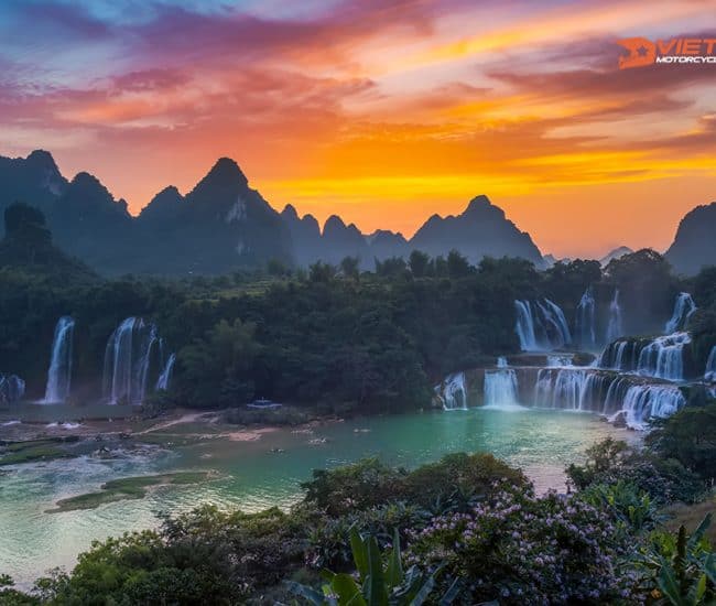 Vietnam Destinations Cao Bang Ban Gioc waterfall by motorbike 650x550 1