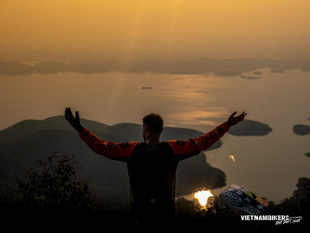 ?️ When Is the Best Time to Ride to Thac Ba Lake?
