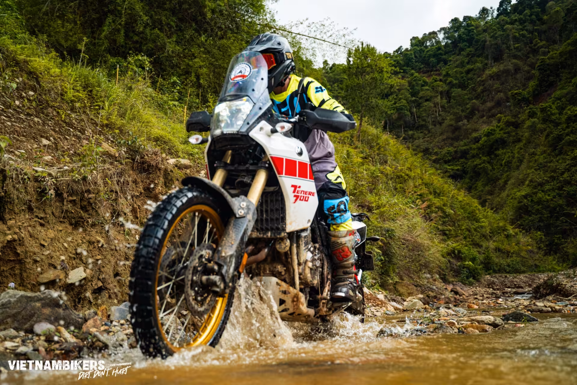 vietnam big bike tour 14 day northern expedition ha giang ba be 038 ha long - Motorcycle Tour VietnamBikers