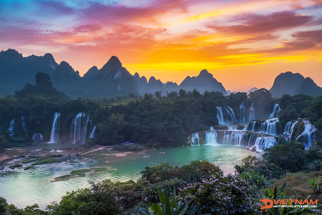 Cao Bang Motorcycle Tours drive you more experience 7 Ban Gioc waterfall - Cao Bang motorcycle tour