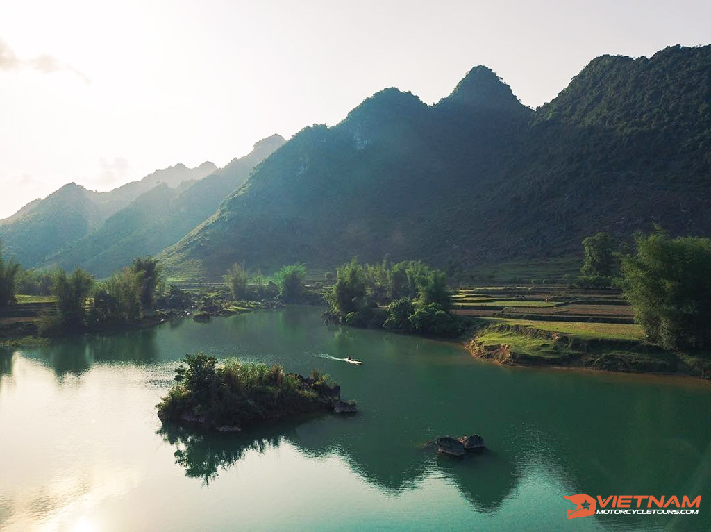 Cao Bang Motorcycle Tours drive you more experience 10 Thang Hen Lake - Cao Bang motorcycle tour