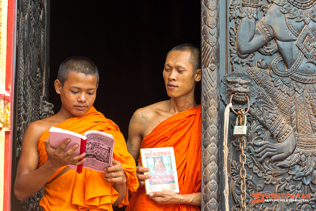 Discovering the culture of Kmer Krom - Mekong delta motorbike tour
