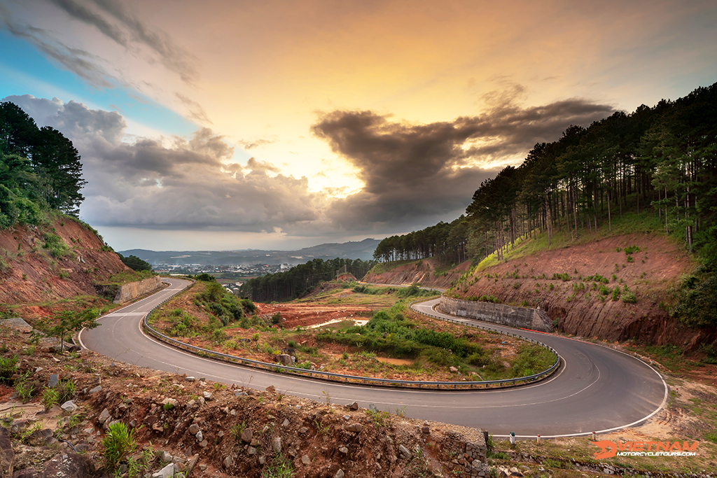 Why do you need to experience Dalat on motorcycle 2021?