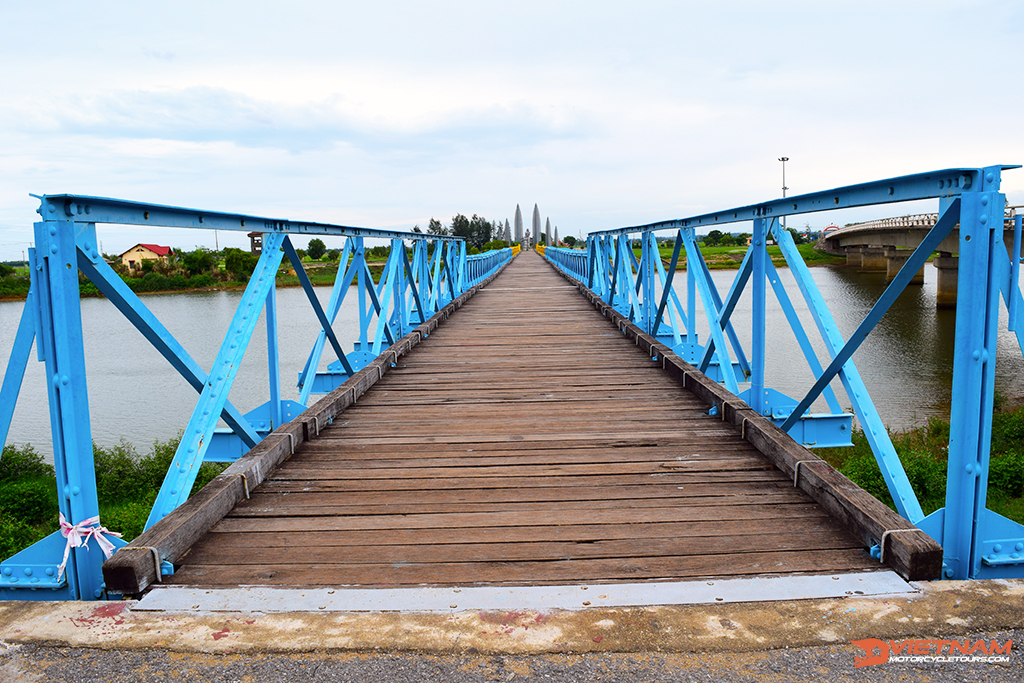 Which sites to visit in Khe Sanh Combat Base? Discover Khe Sanh by motorcycle